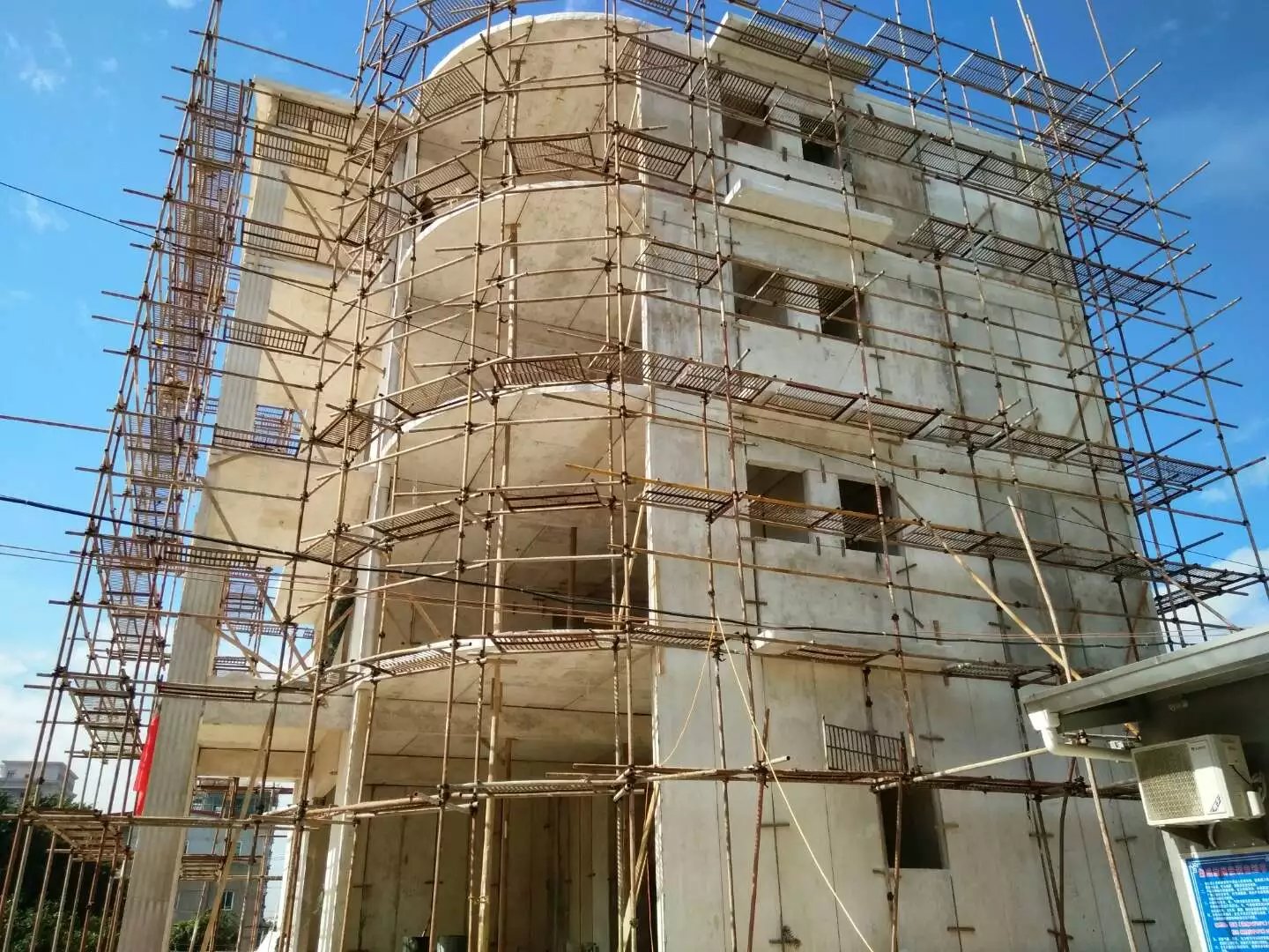浏阳星河绿色环保装配式建材在福建修建的五层别墅建筑